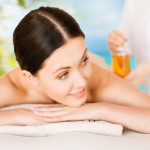 picture of woman in spa salon getting oil treatment